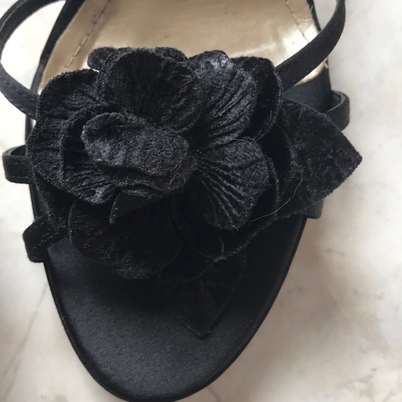 COPY - Arturo Chiang black slight platform satin sandals with velvet rosettes E… - Picture 3 of 5